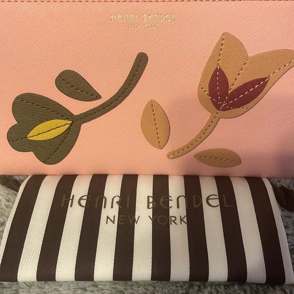2x Host Pick 4/25 🎉🎊!! Henri Bendel Pink Floral Appliqué Long Wallet - Picture 3 of 10